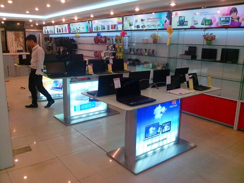 Bên trong một showroom của Phúc Anh