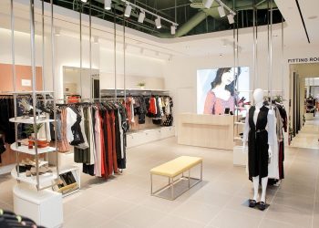 Cách trang trí shop quần áo